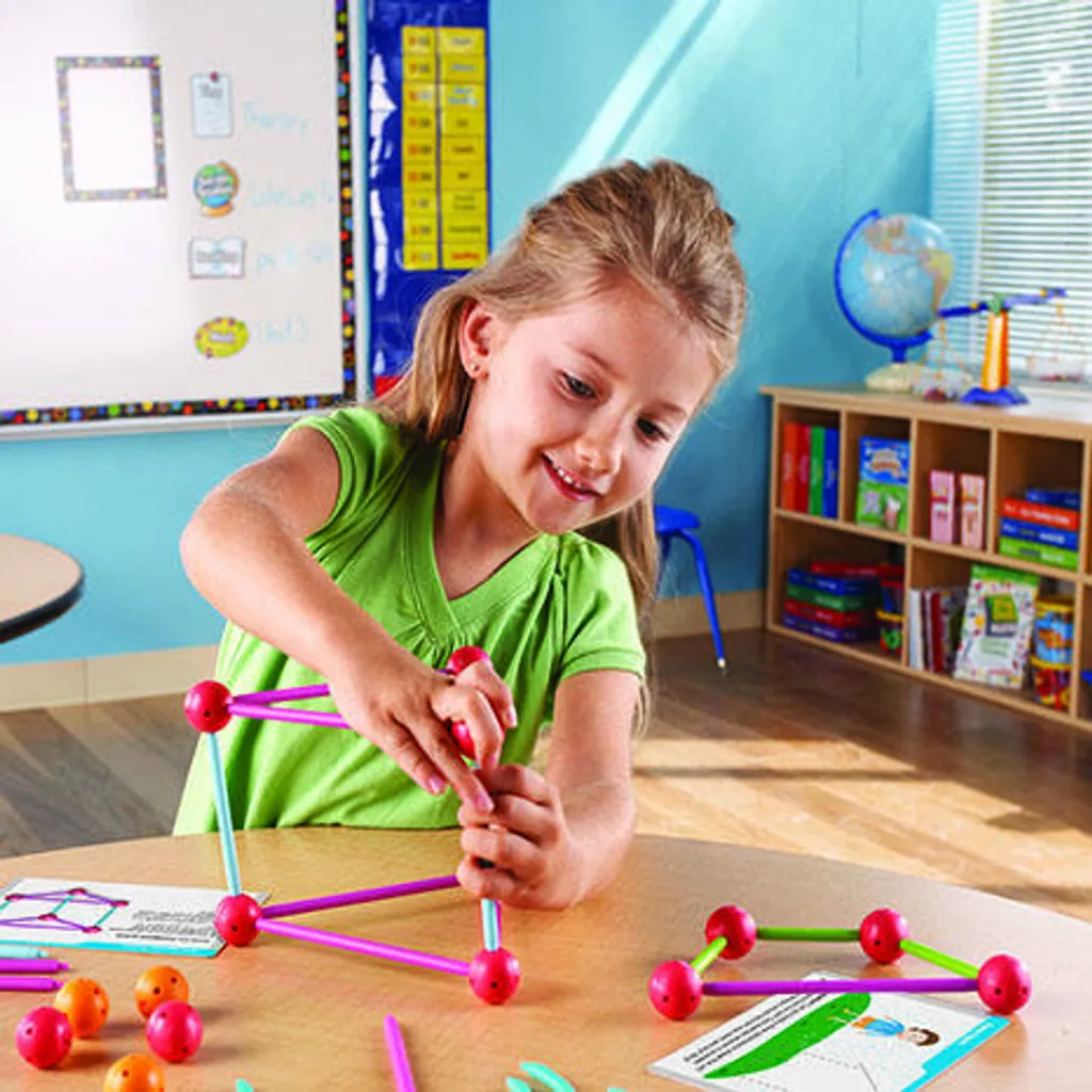 Comprendre la géométrie spatiale avec le kit Formes 3D Explorers éducatif - 5
