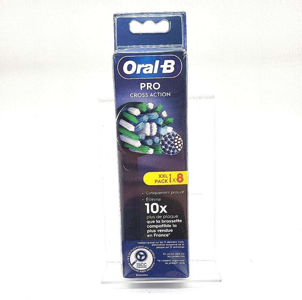 The image shows the front of a retail package for Oral-B Pro Cross Action toothbrush heads.