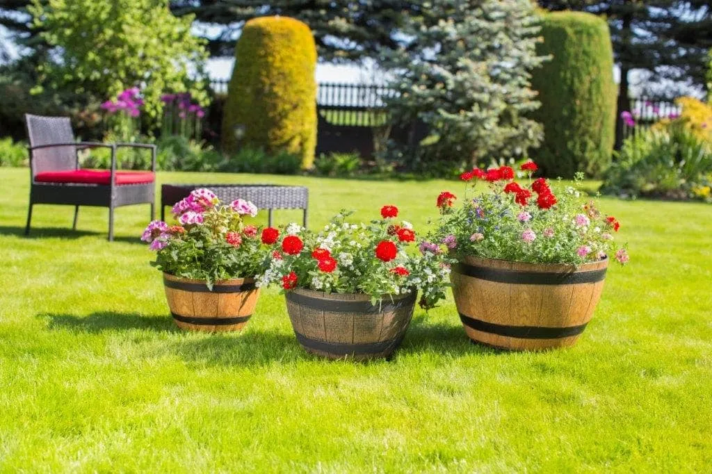 Pot fleurs rond 33 cm imitation bois marron clair : résistant et léger