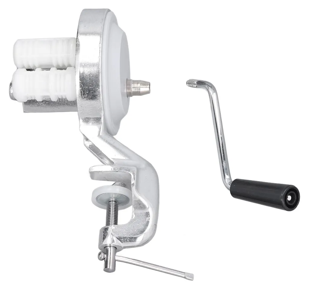Machine à macaronis en aluminium argenté avec manivelle ergonomique