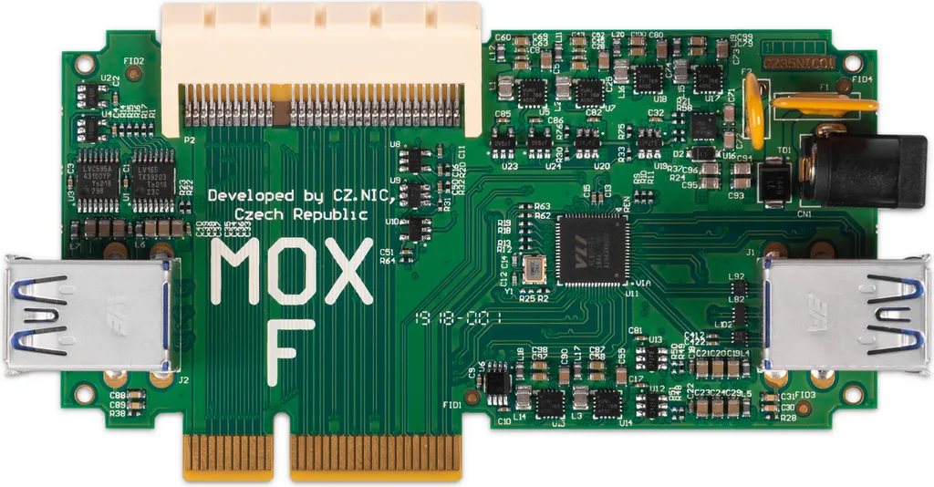 Turris MOX F USB avec port haute vitesse pour extension réseau modulaire