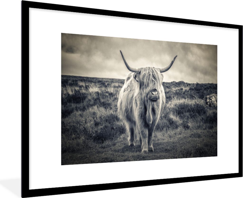MuchoWow Gerahmtes Poster Schottischer Hochländer - Tiere - Wolken - Kuh - Natur 90x60 cm - Poster mit Schwarzem Bilderrahmen Wandposter Rahmen ...