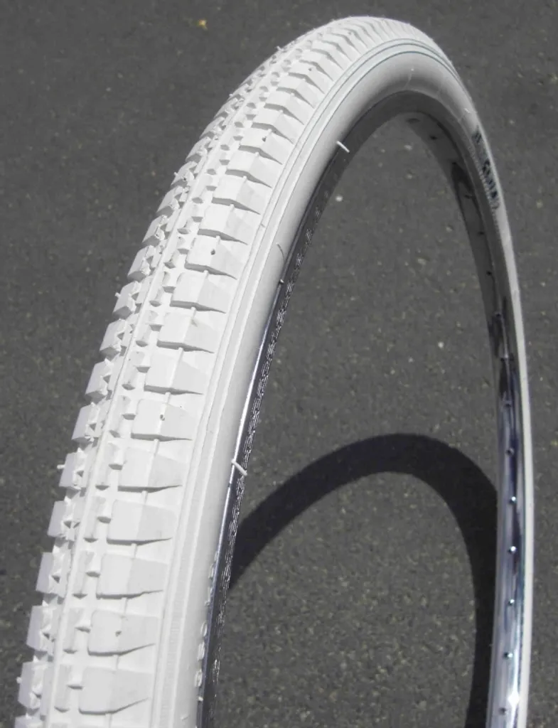Pneu blanc 28 x 1 1/2 (40-635) : remplacez vos pneus usés