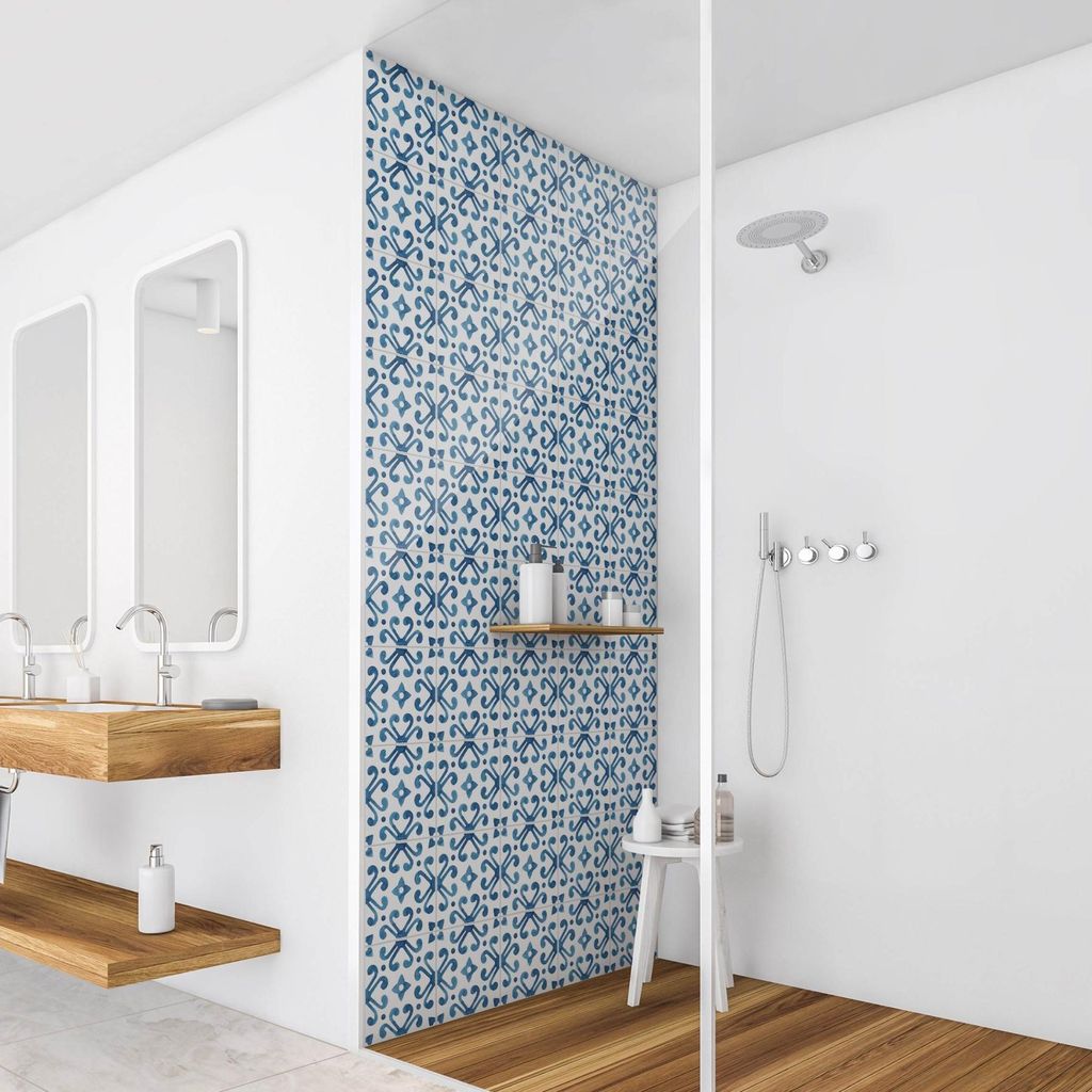 Duschrückwand Muster selbstklebend - 0.35 mm Wandpaneel wasserfest Ornament blau Fliesenoptik Badrückwand fugenlos Smart matt 100x190 cm