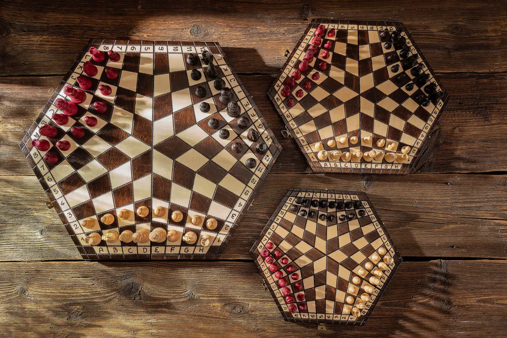 Jeu d'échecs pour 3 joueurs : fini l'attente avec cet échiquier 40x35cm