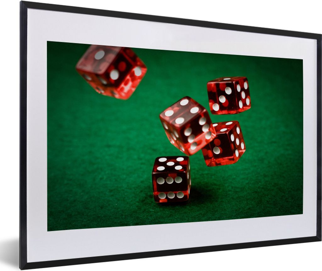MuchoWow Gerahmtes Poster Rote Würfel fallen auf grünen Tisch 60x40 cm - Poster mit Schwarzem Bilderrahmen Wandposter Rahmen Foto Bilder - Schl...