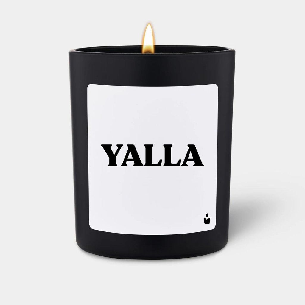 ChattyCandles Duftkerze Schwarz Woody Yalla