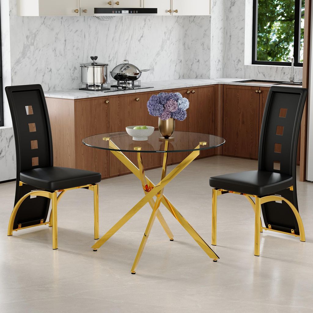 Tisch- und Stuhlset. 88 cm r Esstisch aus gehärtetem Glas + 2 schwarze Esszimmerstühle mit geometrischem Lochmuster aus Kunstleder. Modernes schl...