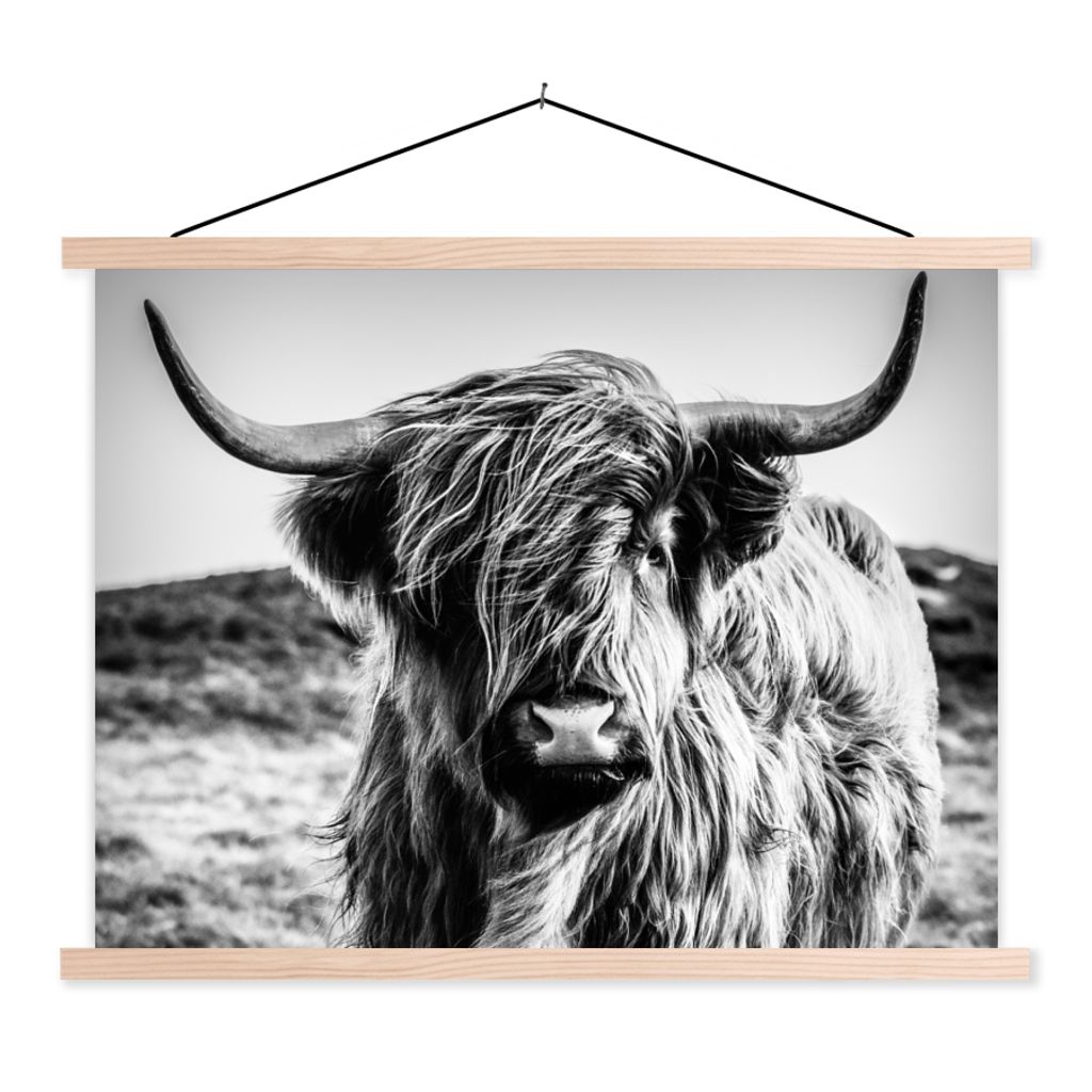 MuchoWow Textilposter Schottischer Highlander - Natur - Kuh - Schwarz - Weiß 60x45 cm mit holzfarbenen Rahmen - Bild