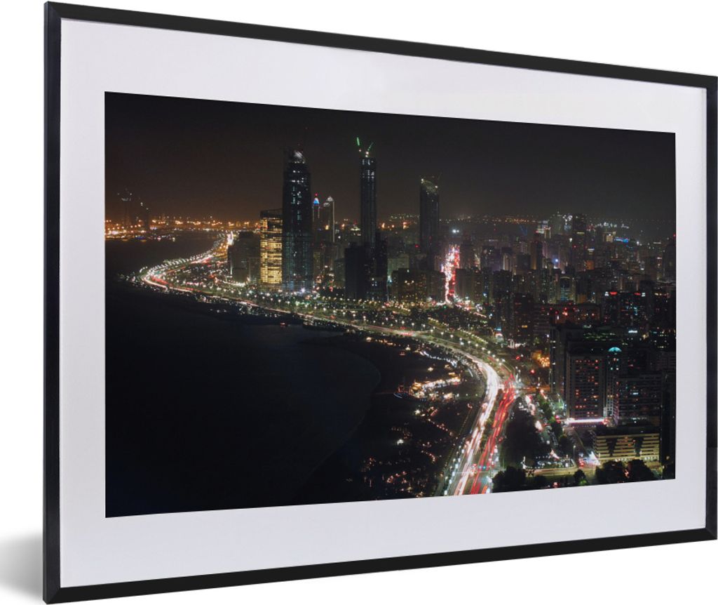 MuchoWow MuchoWow Gerahmtes Poster Luftaufnahme von Abu Dhabi in Asien bei Nacht 60x40 cm - Poster mit zchwarzem Bilderrahmen - Schlafzimmer - ...