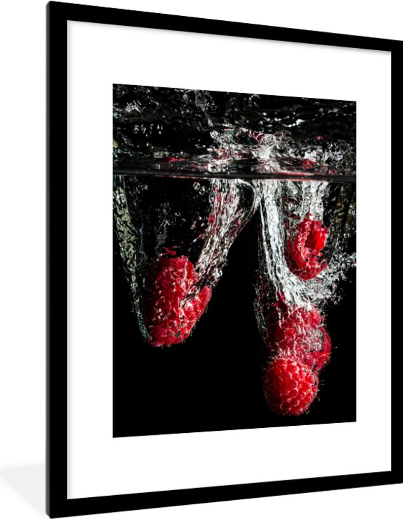 MuchoWow Gerahmtes Poster Himbeeren - Obst - Stilleben - Wasser - Schwarz - Rot 60x80 cm - Poster mit Schwarzem Bilderrahmen Wandposter Rahmen Fo...