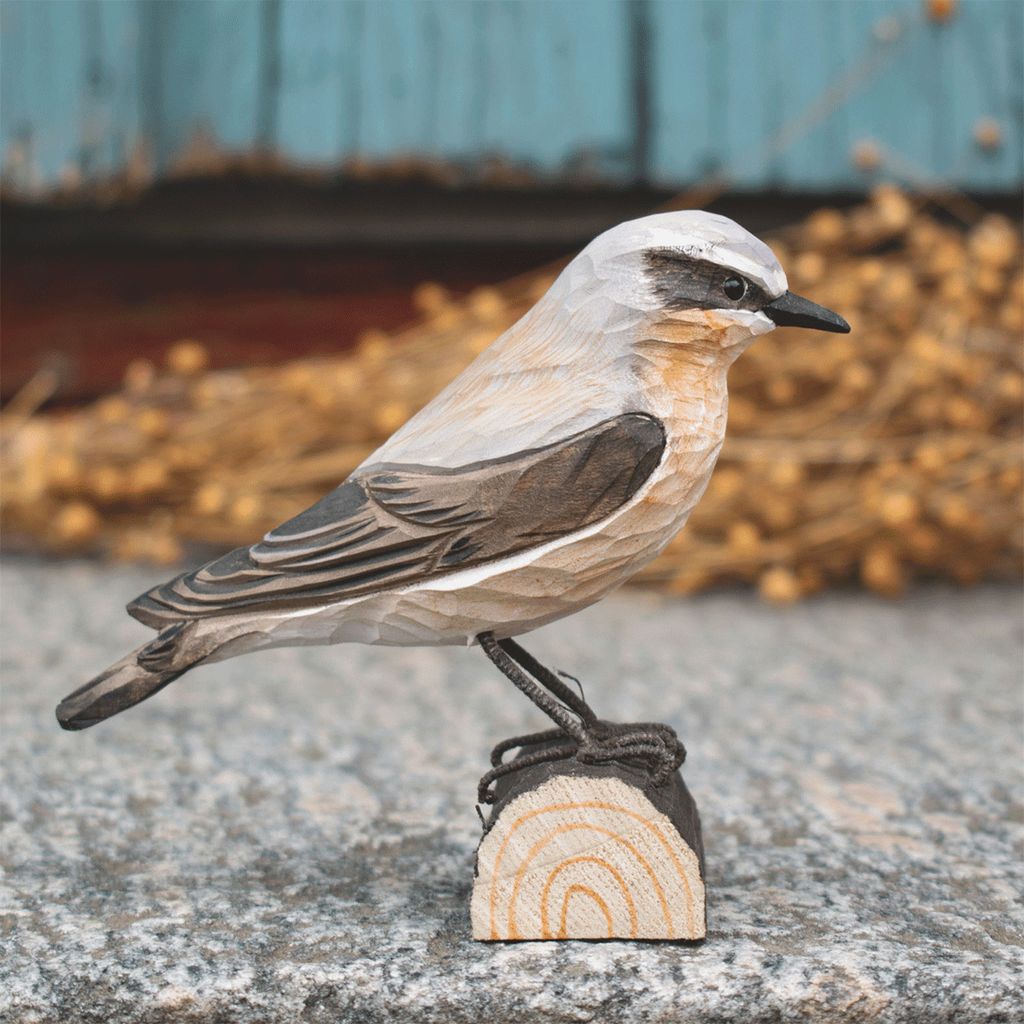 Wildlife Garden WG4439 DecoBird Steinschmätzer - Handgeschnitzte Dekorative Vögel aus Holz - Kleine Europäische Vögel