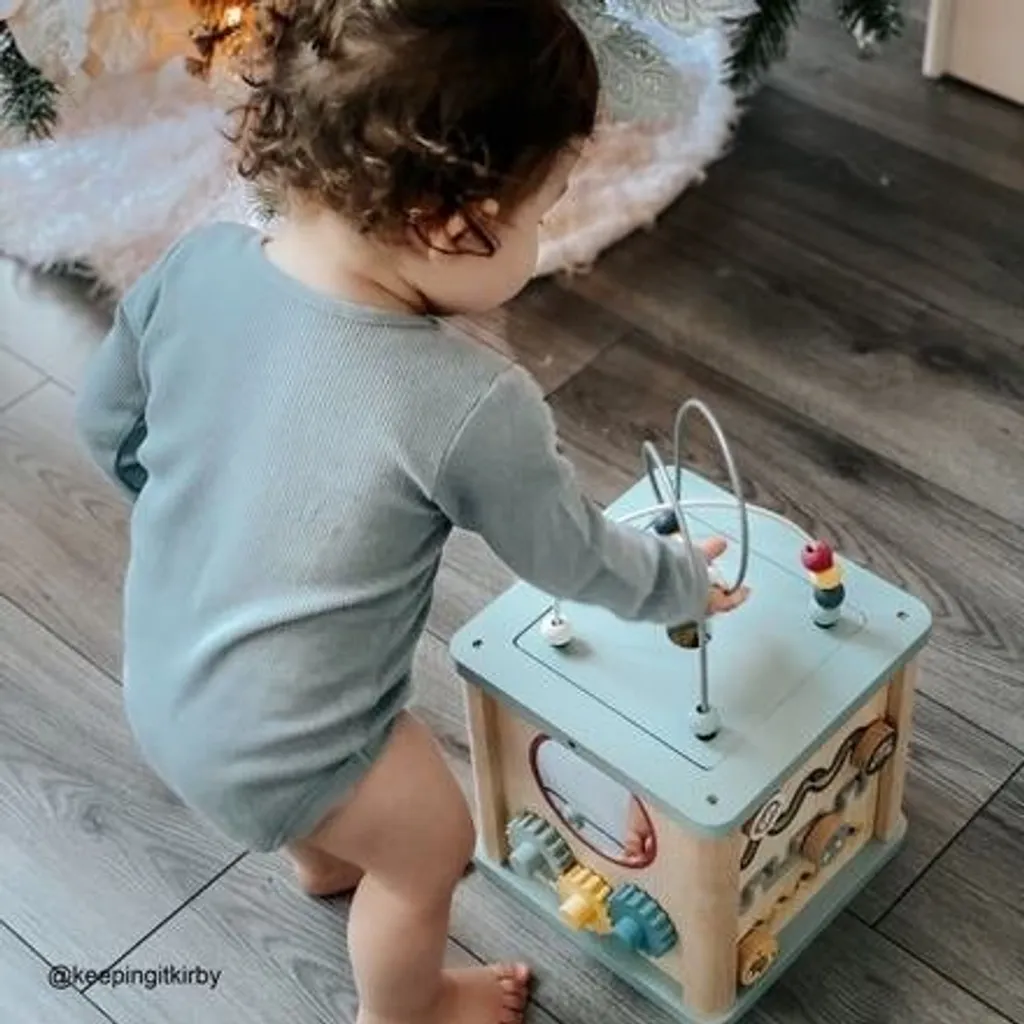 Cube d'éveil motorisé pour occuper bébé et développer sa dextérité - 7