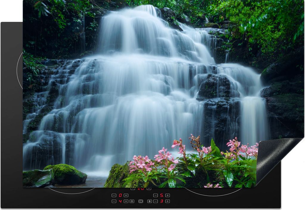 KitchenYeah Herdabdeckplatte Ein schöner Wasserfall inmitten der dichten Vegetation des Phu Hin Rong Kla-Nationalparks. , 76x51cm, Küche Deko, ...