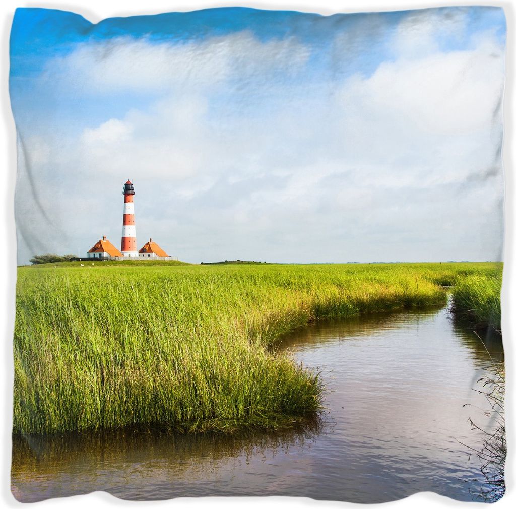 Wallario Premium Kissen, weiche Oberfläche, mit Motiv Kleiner Bach durch Schilf auf dem Weg zum Leuchtturm, Größe: 30 x 30 cm, mit weißer Rück...