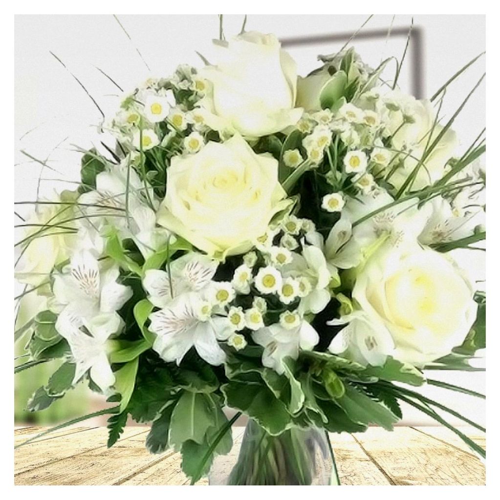 Großer Blumenstrauß in Weiß - Strauß mit weißen Rosen und Alstromerien
