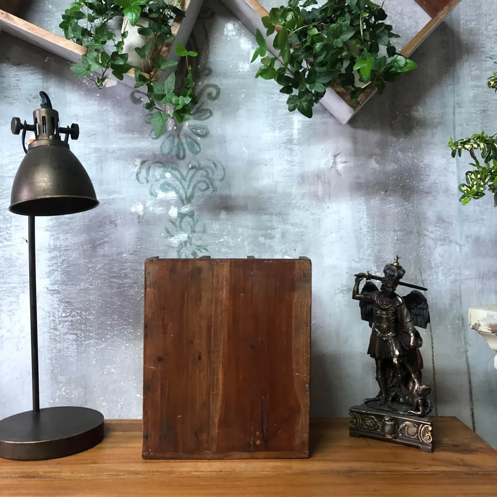 Organiseur artisanal bois de récupération : ranger son bureau avec style