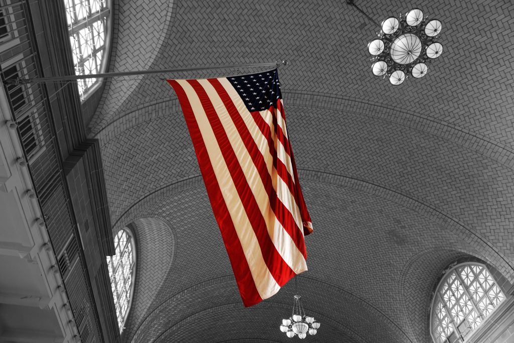 hansepuzzle 35580 - Flagge amerika Puzzle, 2000 Teile, Gebäude, 90,0 x 60,0cm mit hochwertiger Aufbewahrung, Kartonbox & Beutel