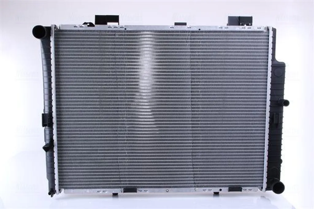 Solution surchauffe moteur : Radiateur NISSENS OE 2105005803 Classe E