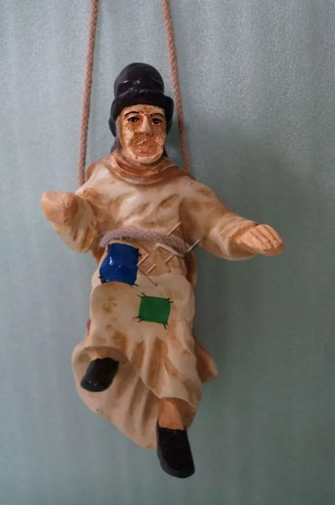 Statue Baba Yaga Sorcière Balançoire - Figurine en Résine Artisanale