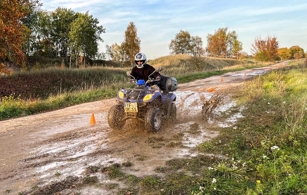 Jochen Schweizer Quad On- und Offroad Tour Raum Berlin; Erlebnis verschenken oder selbst erleben; Gutschein gültig für 1 Person Gruppengröße: ...