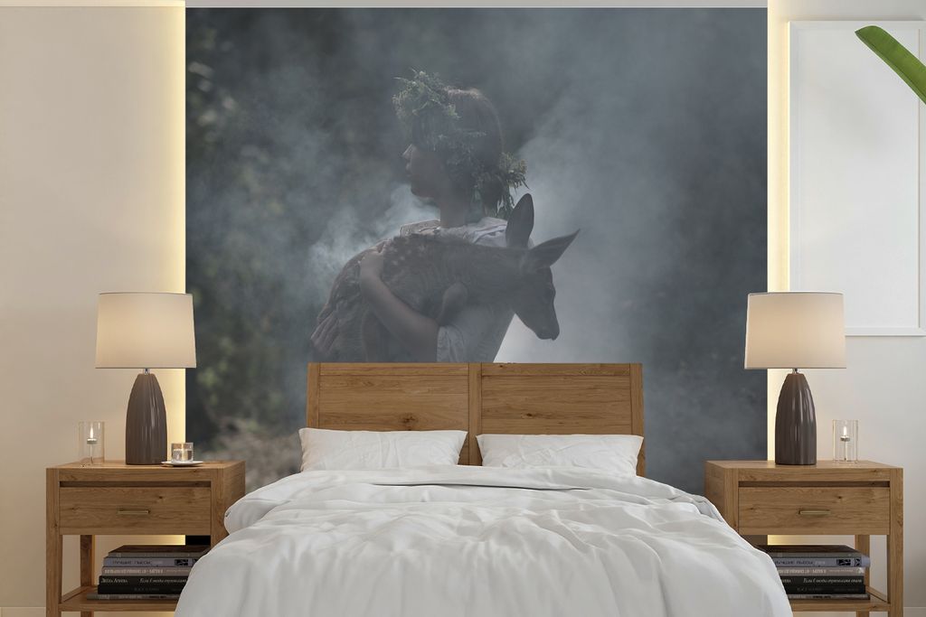 MuchoWow Fototapete für Wohnzimmer oder Schlafzimmer Wandtapete Vinyl Motivtapete Frau - Rotwild - Nebel - 240x240 cm - Schlafzimmer-Tapete