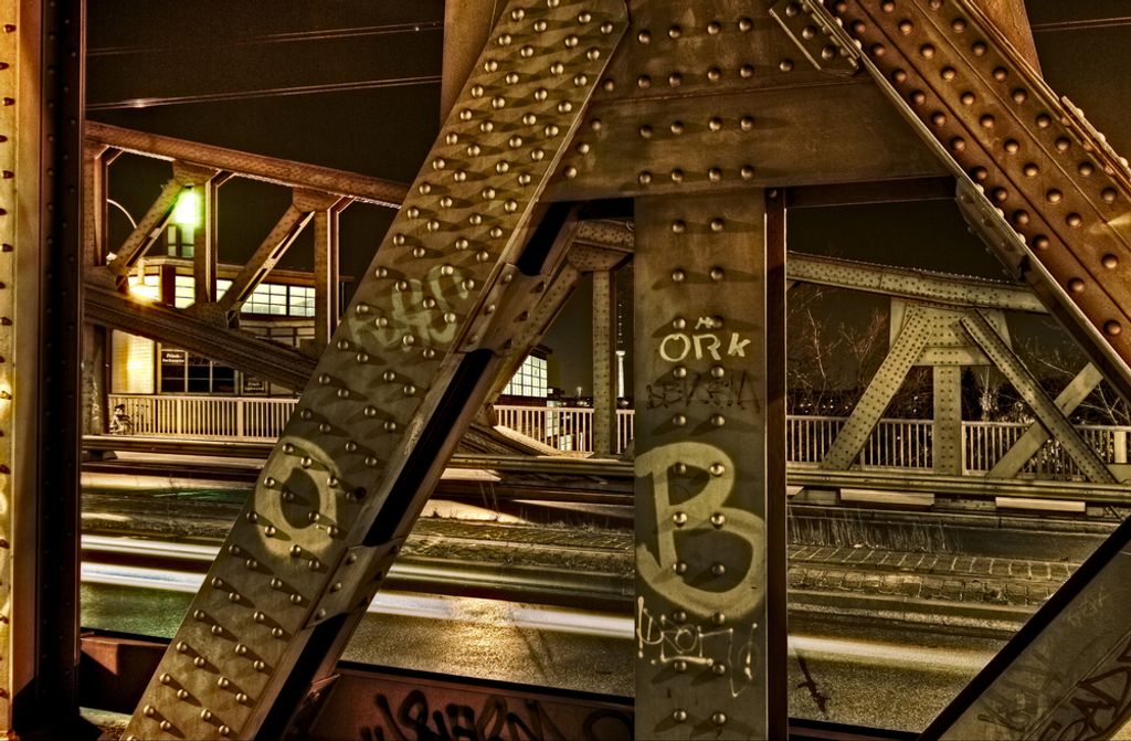 hansepuzzle 68925 - Brücke Puzzle, 500 Teile, Hintergründe, 46,0 x 30,0cm mit hochwertiger Aufbewahrung, Kartonbox und wiederverschließbarem Beutel