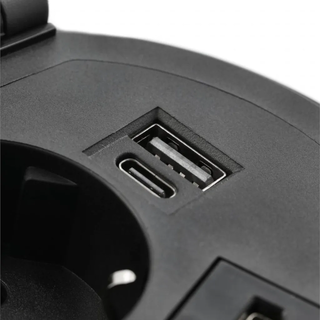 Finis les câbles visibles : prise de table GTV avec charge induction - 2
