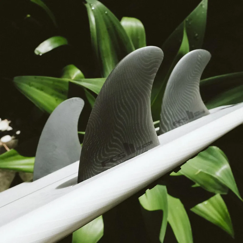FCS Reactor Neo Glass Medium Ash - Dérives de Surf Réactives et Légères