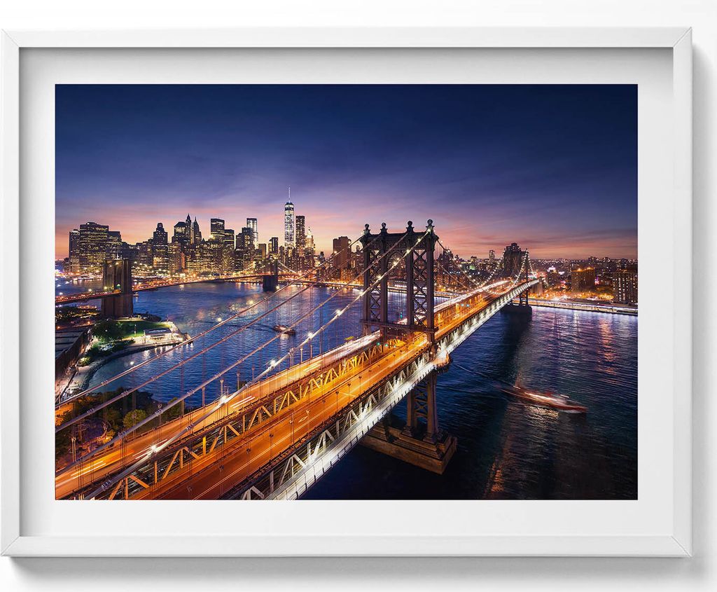 New York - Sonnenuntergang über Manhattan– Wandbild mit Rahmen – Gerahmtes Bild – Wanddekoration – 80x60 cm – Weiß Rahmen