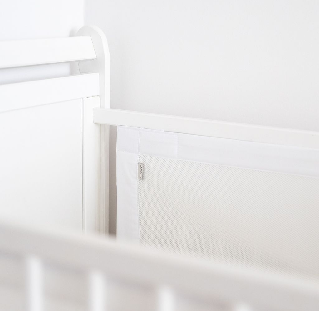 Weiß Atmungsaktiv 2 TLG. Netzstoff BETTUMRANDUNG Babybett Umrandung Neugeborene Baby Sprossen Bett Schutz für 140x70 cm Babybett SET 2 Stück 130...