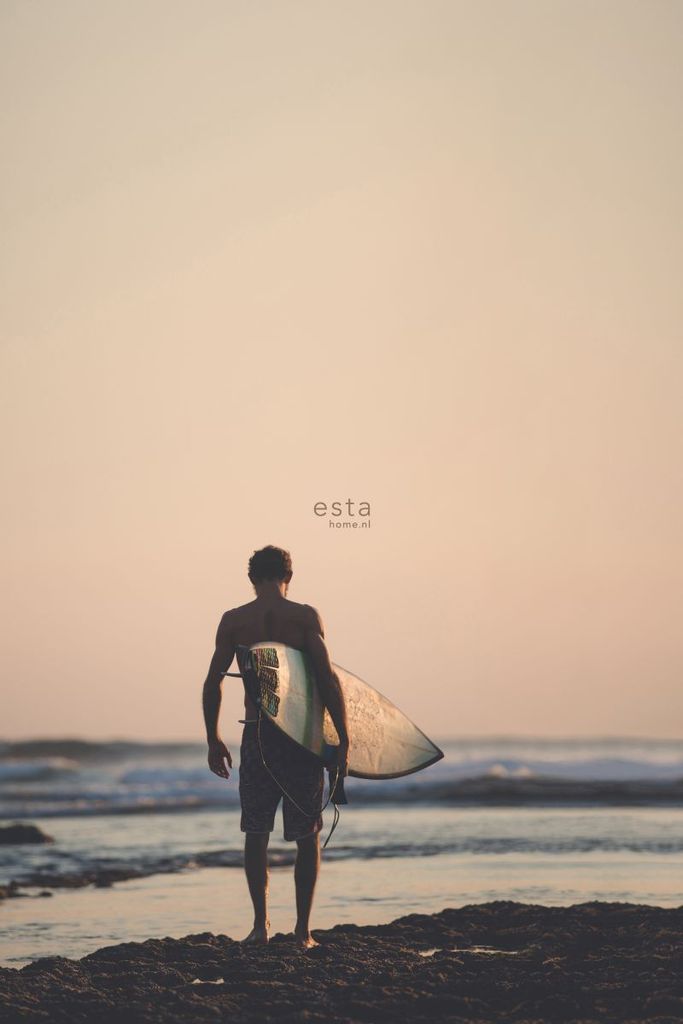 ESTAhome Fototapete Surfer mit Surfbrett Abendrot, Blau und Schwarz 186 x 279 cm