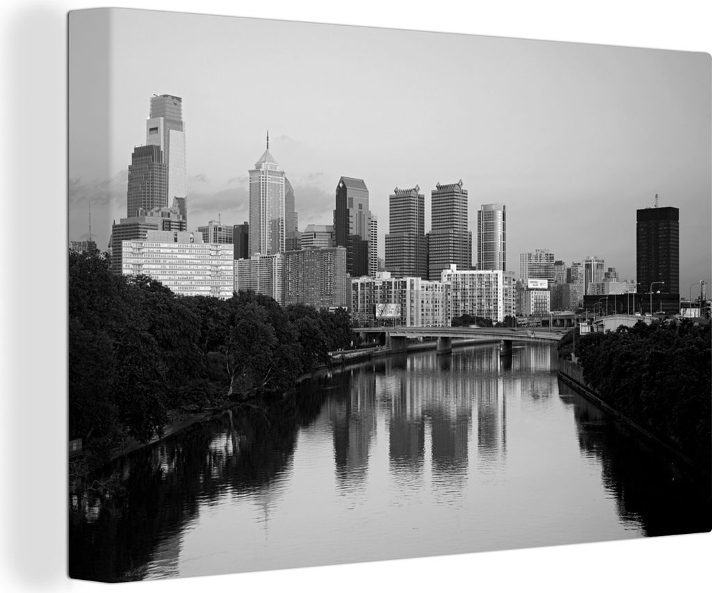 OneMillionCanvasses - Leinwandbilder - 140x90 cm, Die Skyline von Philadelphia in Nordamerika in der Abenddämmerung - schwarz und weiß, Wandbil...