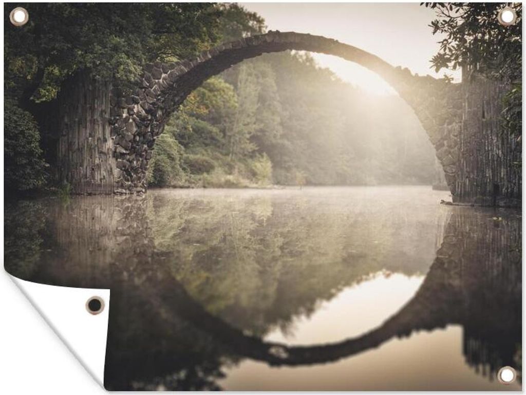 MuchoWow 80x60 cm Outdoor-Poster Gartendeko Sichtschutz Garten Poster für den Garten Schwarz-Weiß-Foto der Rakotz-Brücke in Kromlau bei Sonnen...