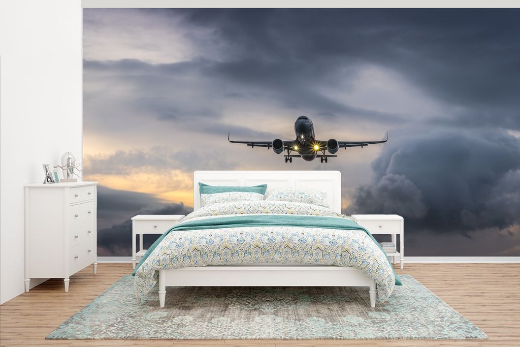 MuchoWow Fototapete für Wohnzimmer oder Schlafzimmer Wandtapete Vinyl Motivtapete Flugzeug in einem dunklen Himmel - 430x240 cm - Gemustert