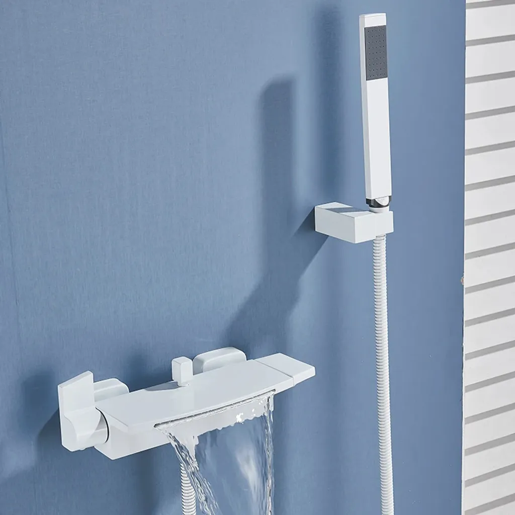Rubinetto Bianco a Parete in Ottone - Atmosfera Rustica e Qualità - 2