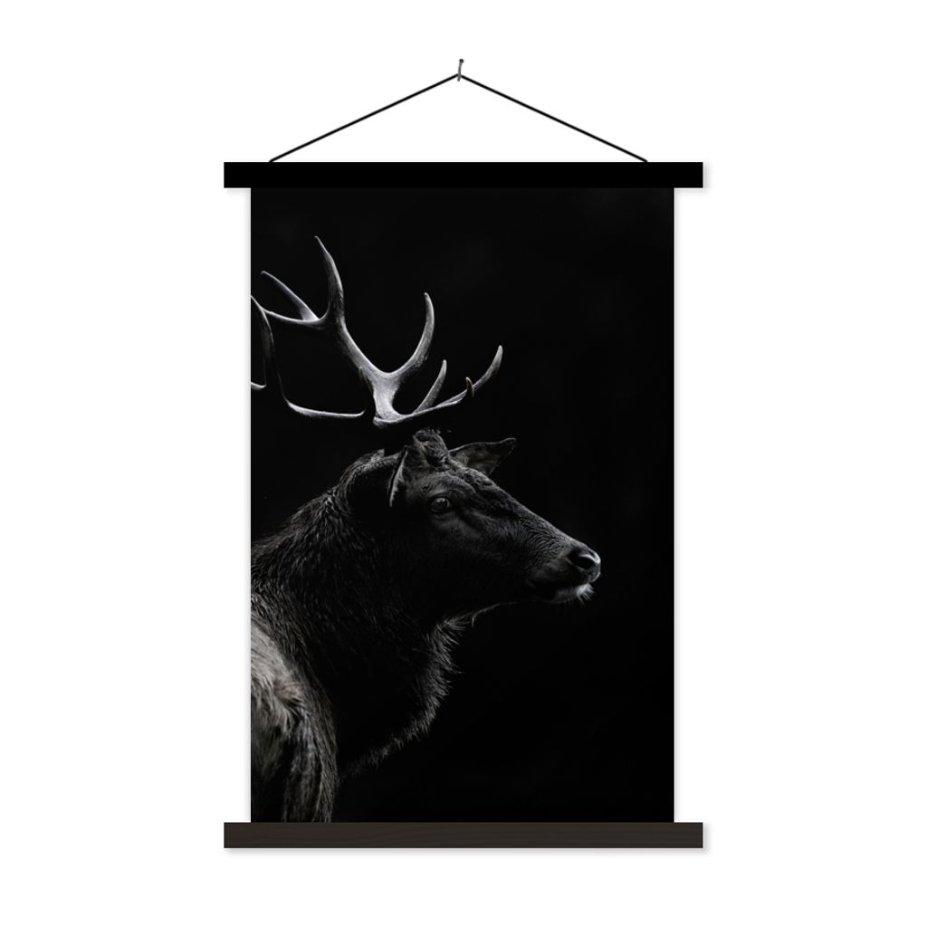 MuchoWow Textilposter Hirsch - Schwarz - Porträt - Geweih - Tiere 60x90 cm mit schwarzem Rahmen - Poster Wohnzimmer