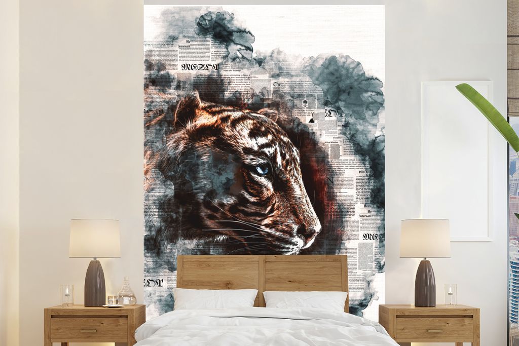 MuchoWow Fototapete für Wohnzimmer oder Schlafzimmer Wandtapete Vinyl Motivtapete Tiger - Zeitungen - Streifen - 170x260 cm - Wohnzimmertapete