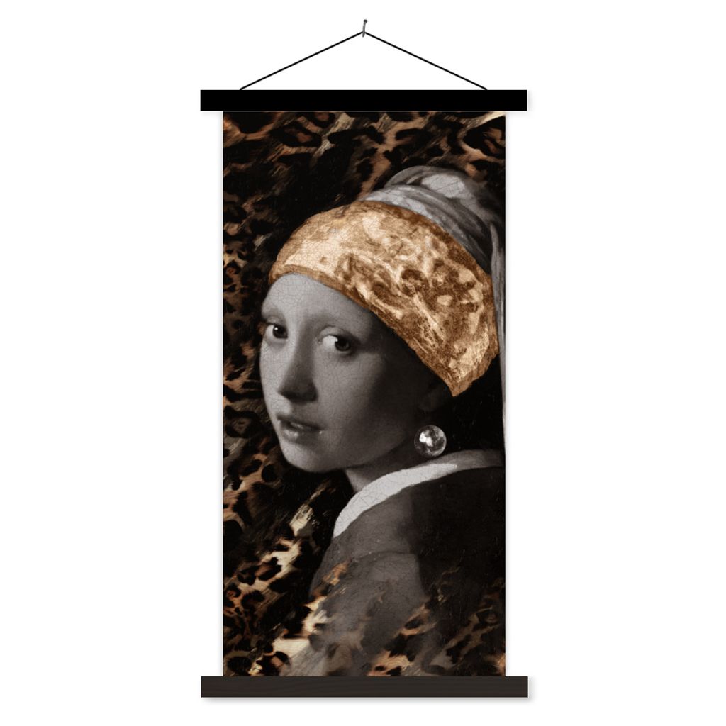 MuchoWow Textilposter Mädchen mit Perlenohrring - Pantherdruck - Braun 40x80 cm mit schwarzem Rahmen - Wandemalerei