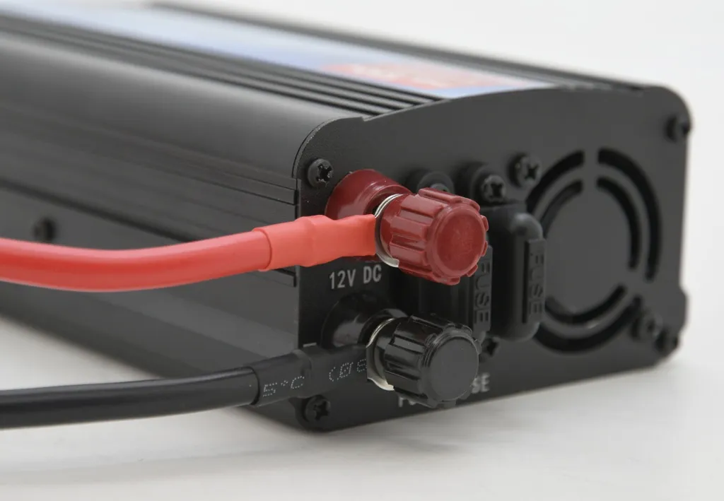 Transformateur de Tension 12V 230V 550W Compass avec Sortie USB - 12