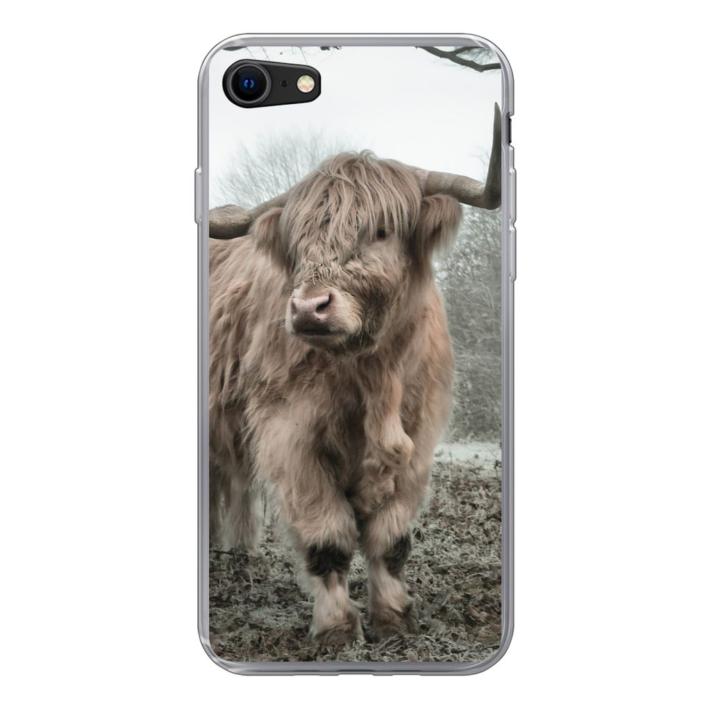 MuchoWow Handyhülle Schutzhülle Hülle für iPhone SE 2022 Schottischer Highlander - Wald - Nebel - Kuh - Tiere - Natur Silikon Softcase Handy ...