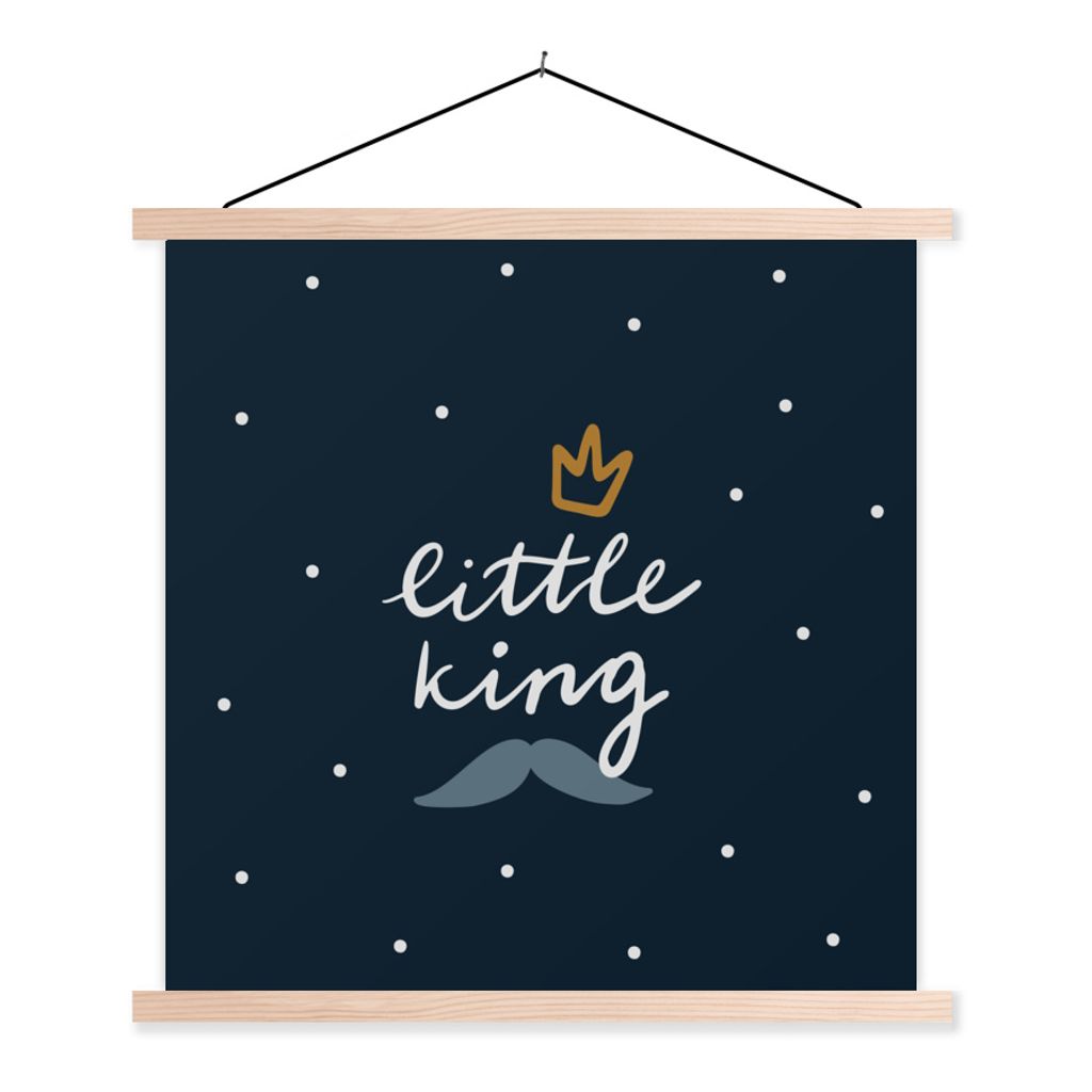 MuchoWow Textilposter Zitate - Sprichwörter - Kleiner König - Kinder - Baby - Kleine Jungs 120x120 cm mit holzfarbenen Rahmen - Textil-Poster
