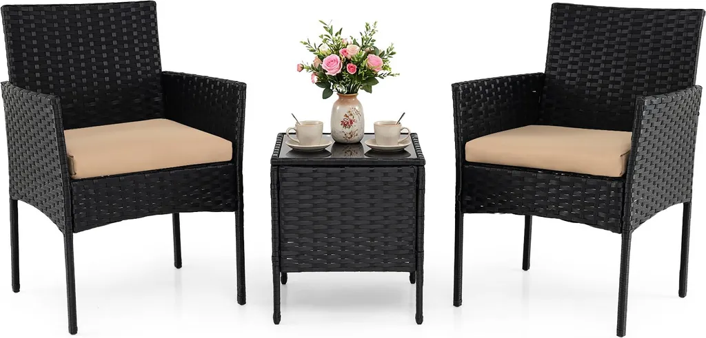 Salon de balcon en résine tressée jaune foncé avec table et 2 chaises