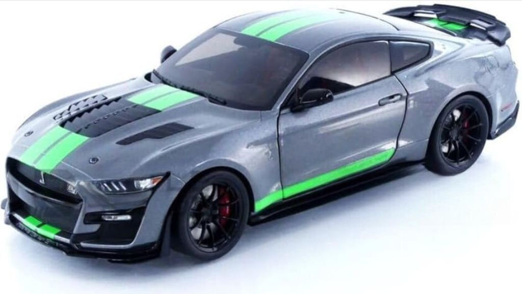 Modellauto 1:18 Ford Shelby GT500 grau-grün Produktbild 12