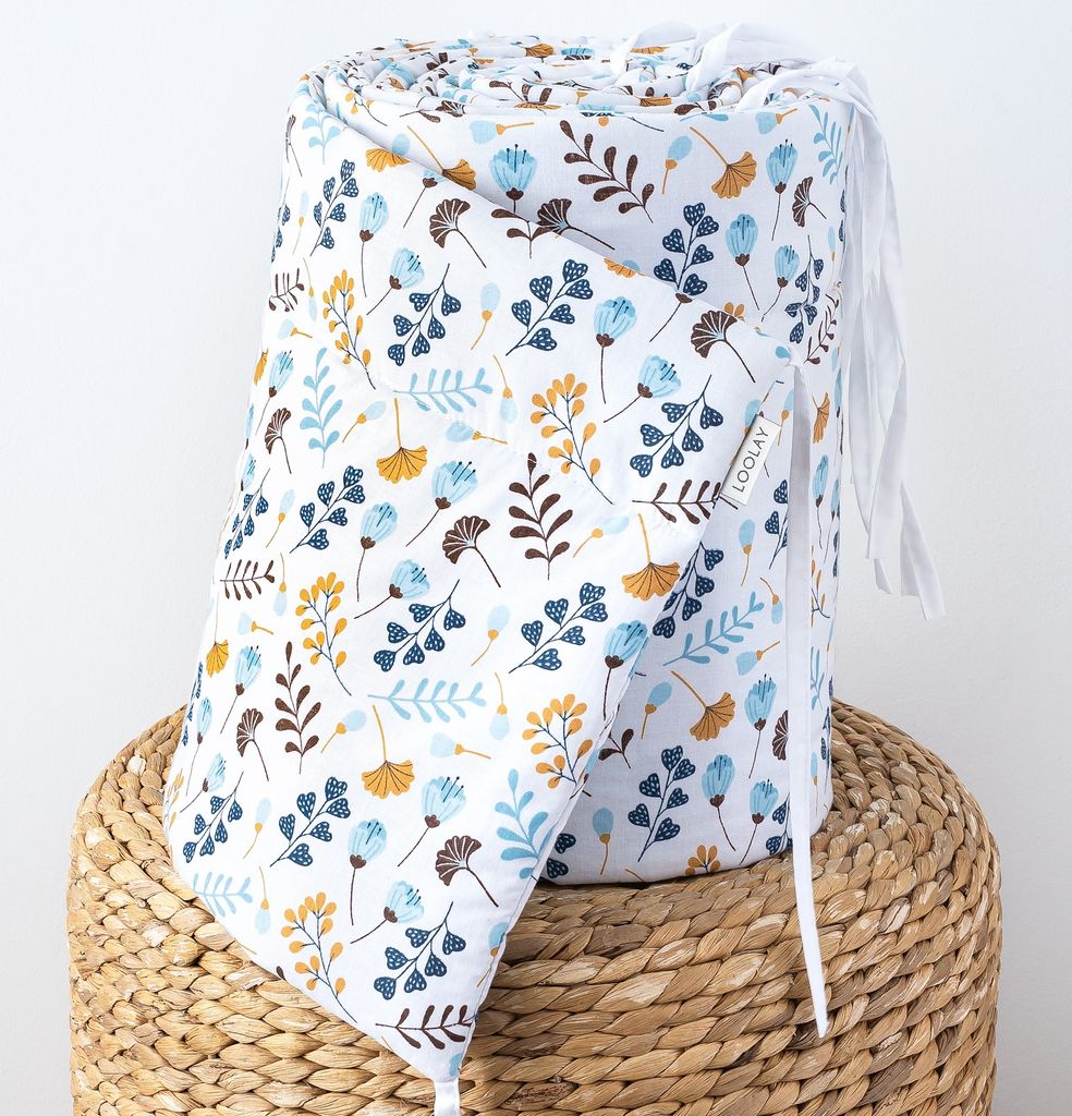 BLUMENWIESE Türkis Blau 100% Baumwolle 210 x 30 cm BETTUMRANDUNG Babybett Austattung Babyausstattung Nestchen Blumen Bettschlange. Handgenähnt vo...