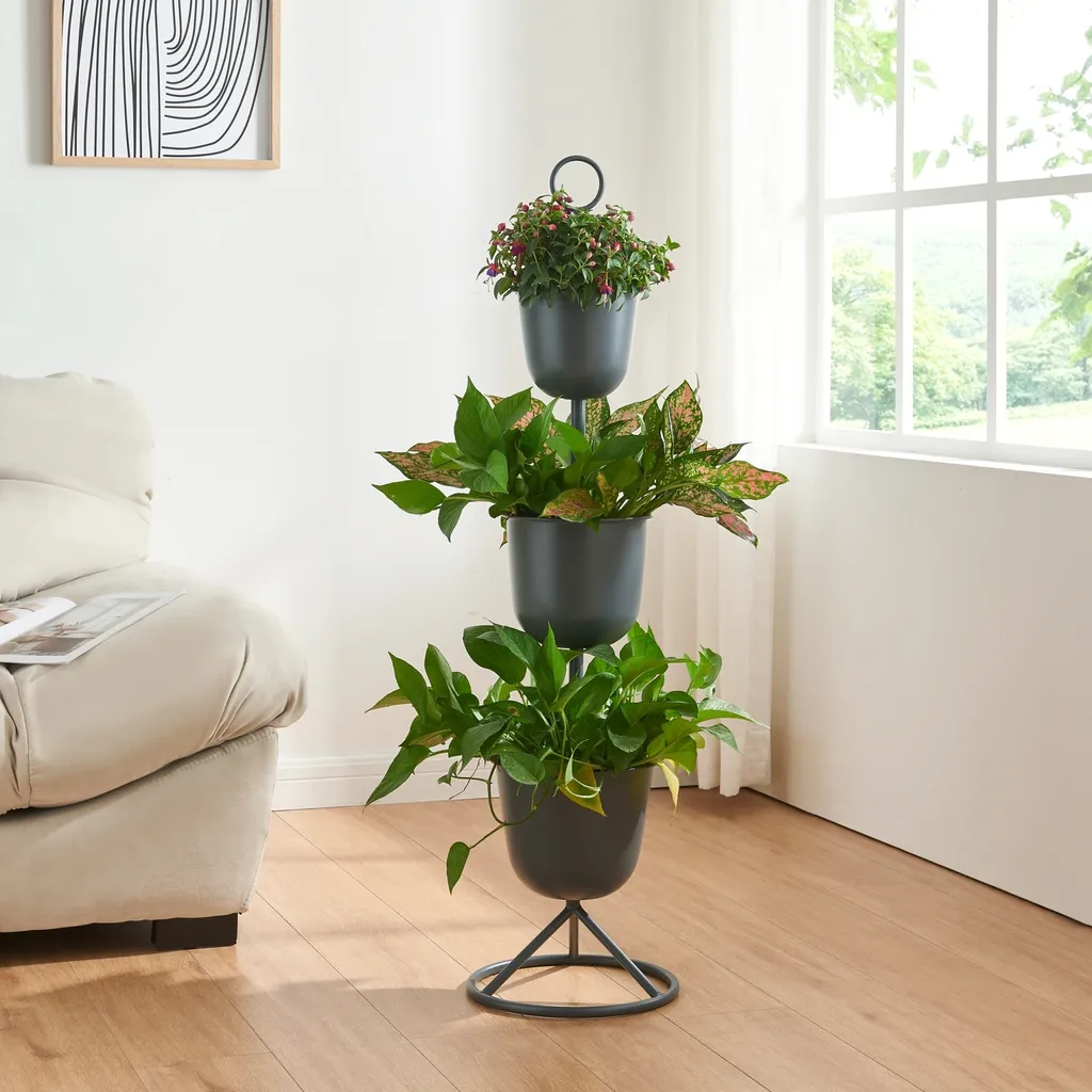 Étagère porte-plante 3 niveaux Alphen en métal noir de 110 cm de haut