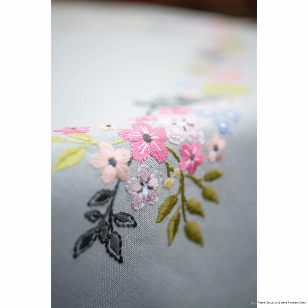 Nappe à Broder Points Plats Fleurs et Feuilles - Kit Complet Vervaco