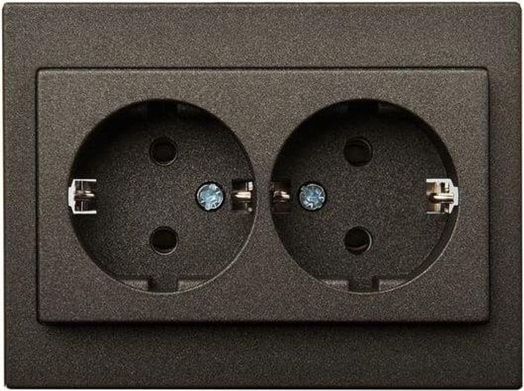 Liregus 2-Way Socket With Earthing