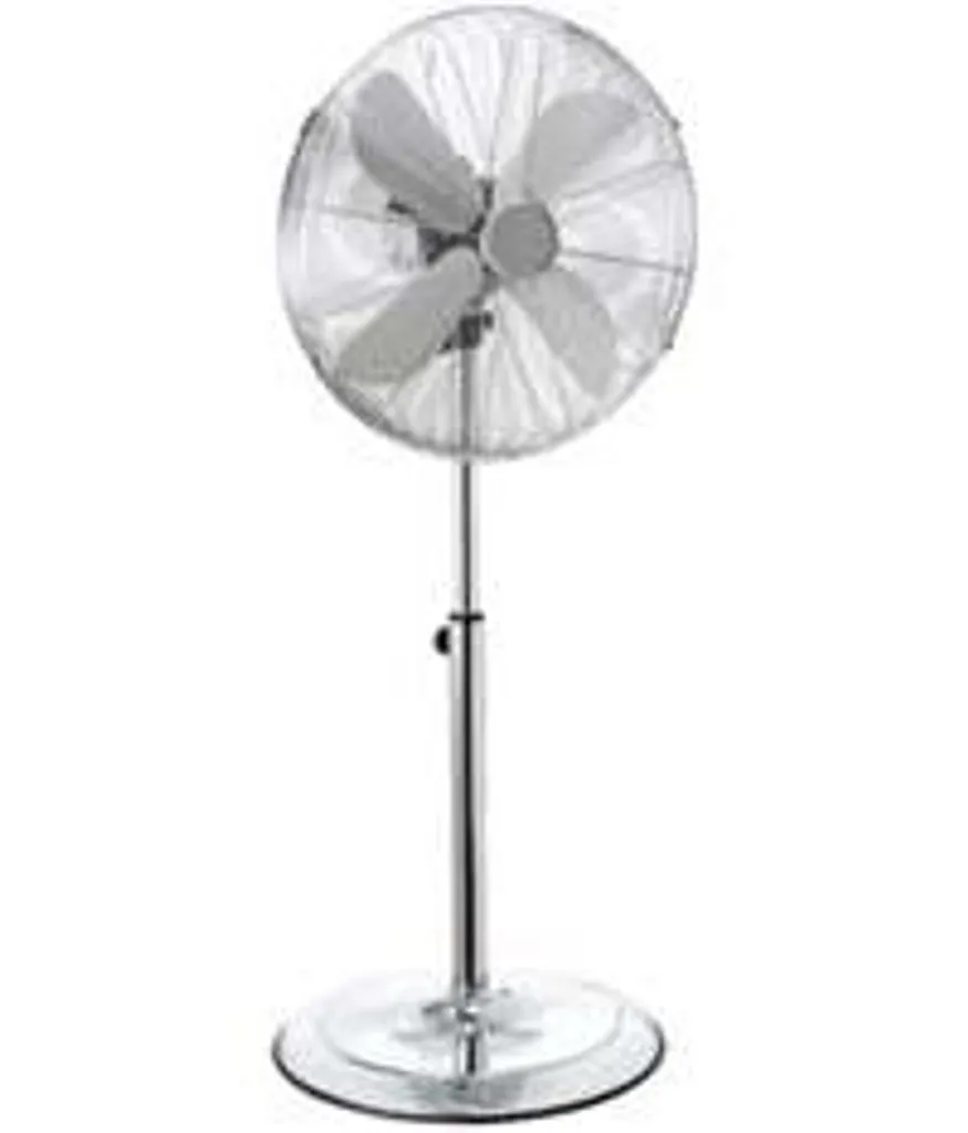Ventilateur sur pied stable contre la chaleur étouffante de l'été