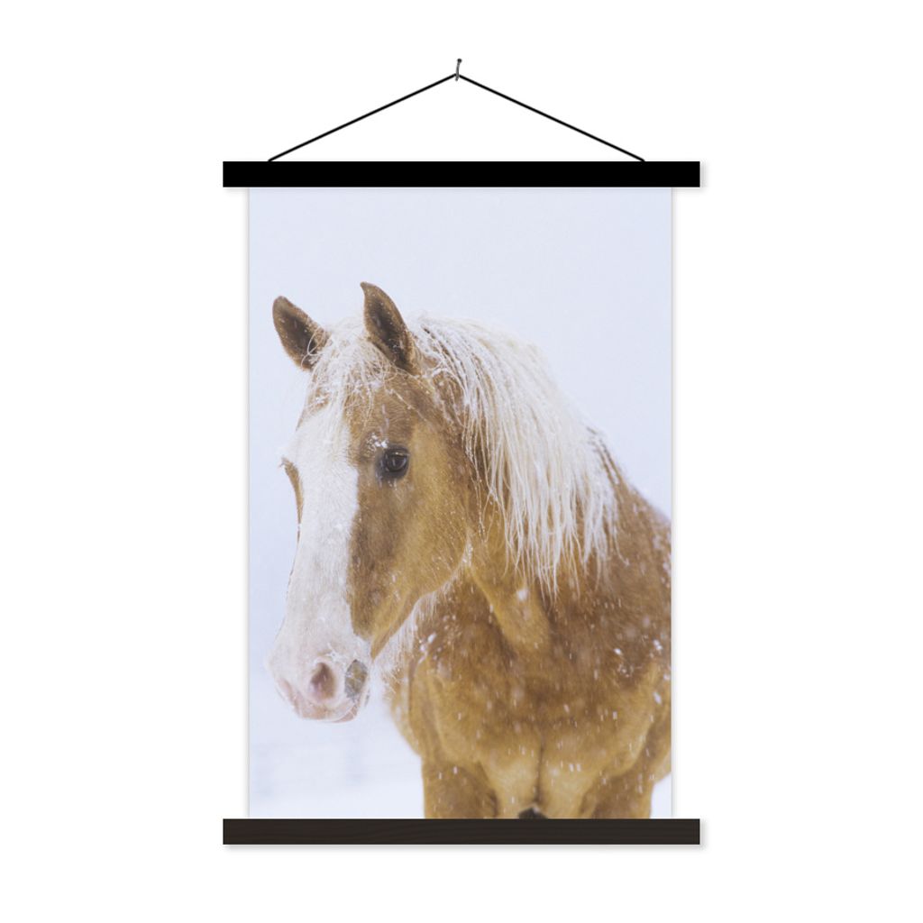 MuchoWow Textilposter Pferd - Schnee - Winter 60x90 cm mit schwarzem Rahmen - Poster Wohnzimmer